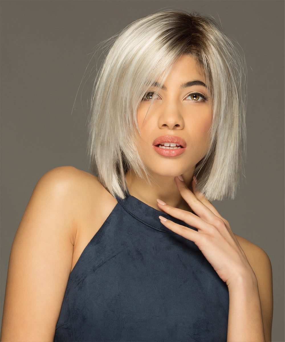 Front Lace Line Synthetic Wig Ellis shown in color SILVERSUNRT8