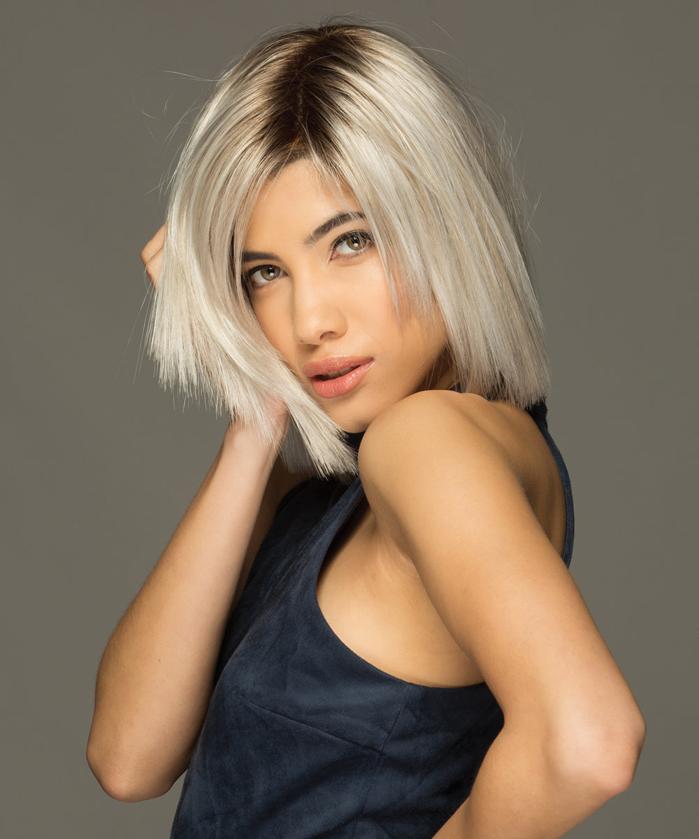 Front Lace Line Synthetic Wig Ellis shown in color SILVERSUNRT8